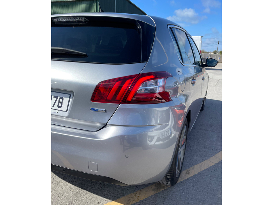 2017 Peugeot 308 - image 11