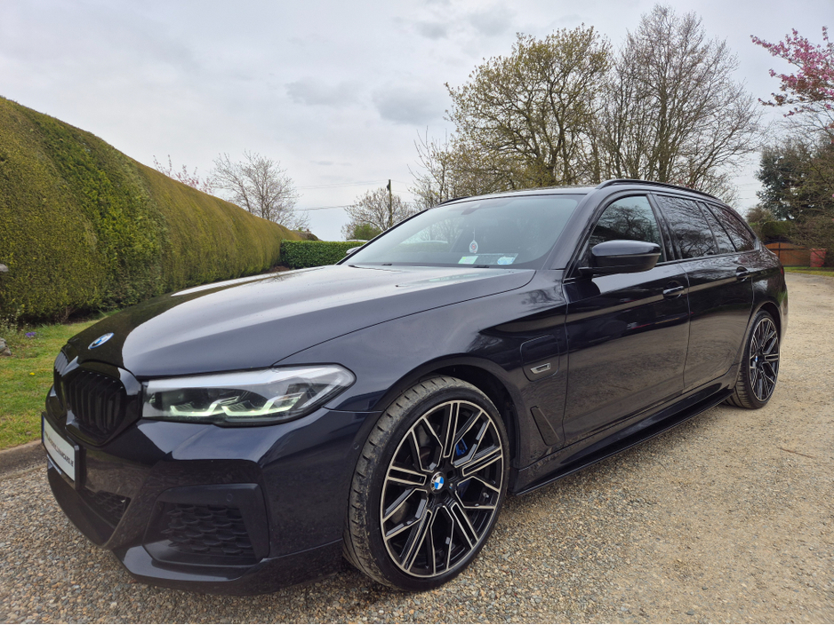 2021 BMW 5 Series - image 8