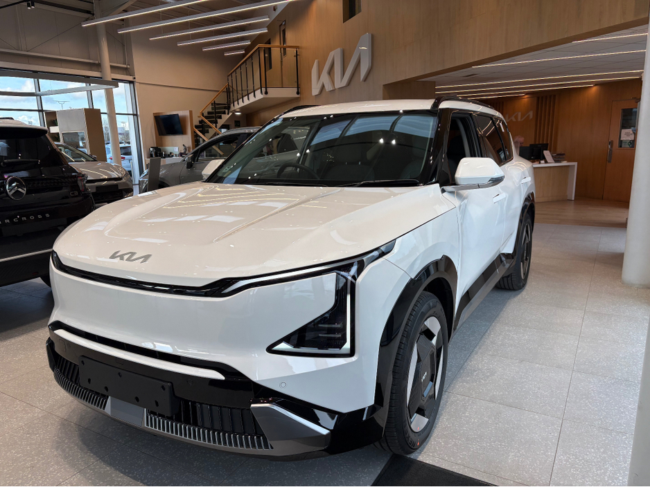 2026 Kia EV5 - image 4