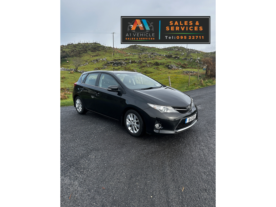 2015 Toyota Auris - image 30
