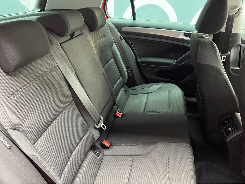 2017 Volkswagen Golf - image 11