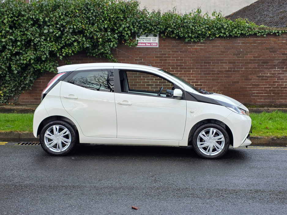 2017 Toyota Aygo 1.0 VVT-i x-play+ €8,450