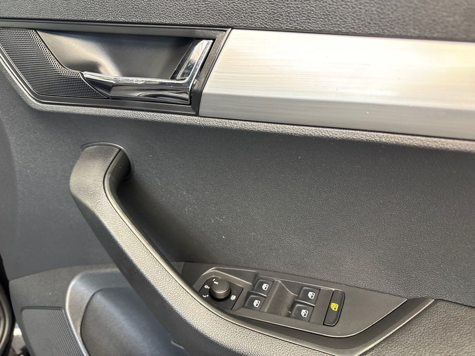 2020 Skoda Karoq - image 11