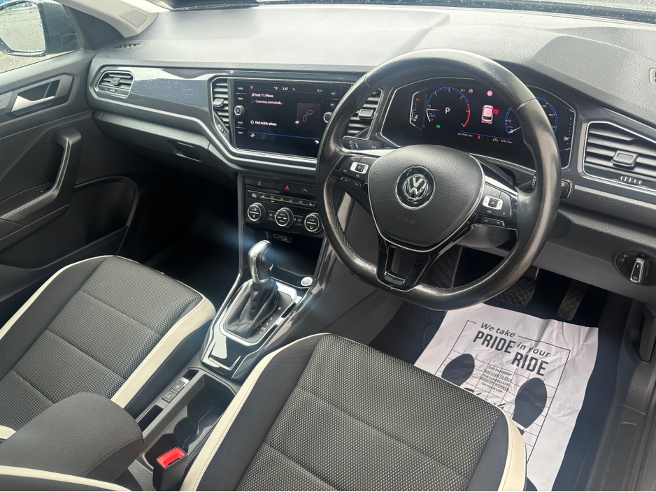 2019 Volkswagen T-Roc - image 24