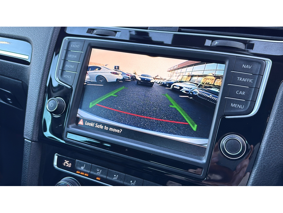 2016 Volkswagen Golf - image 15