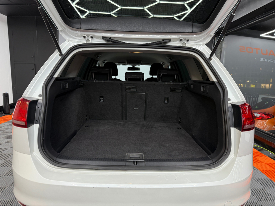 2015 Volkswagen Golf - image 18