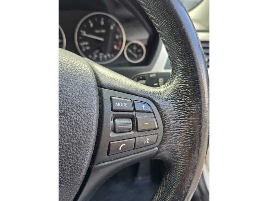 2017 BMW 3 Series - image 20