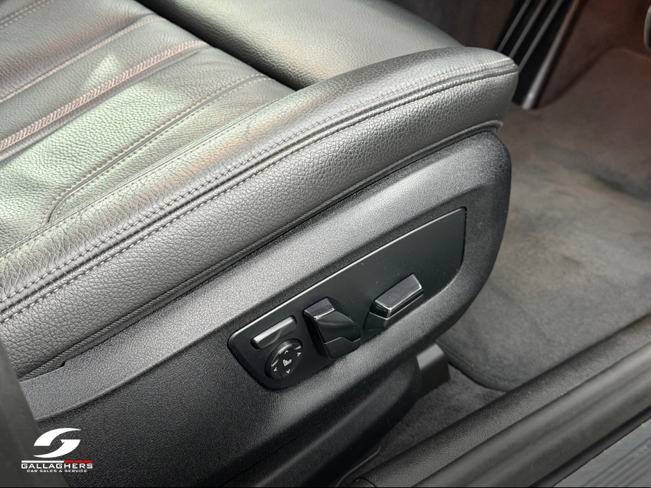 2022 BMW 5 Series - image 18