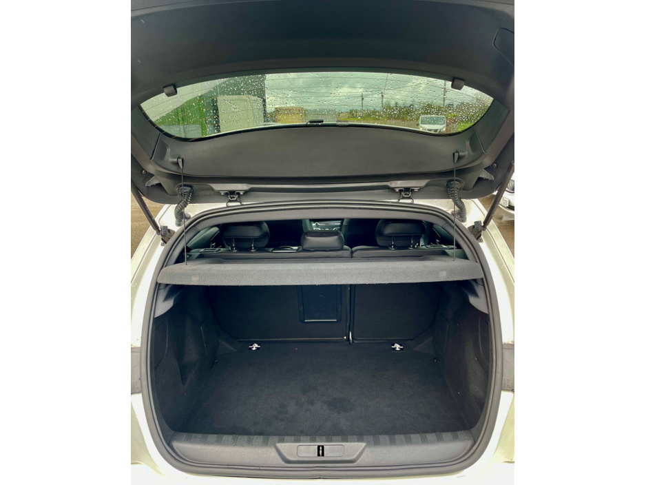 2018 Peugeot 308 - image 26