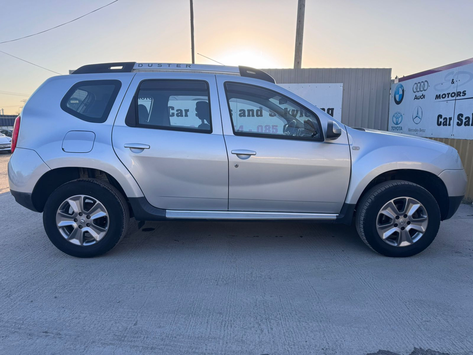 2015 Dacia Duster - image 11