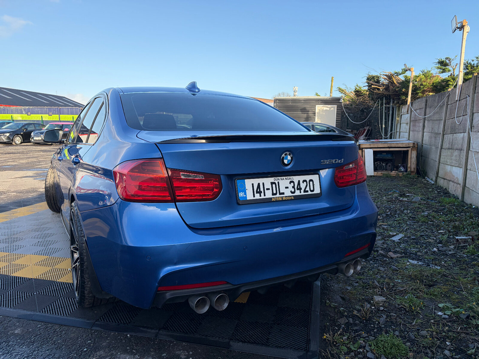 2014 BMW 3 Series - image 3