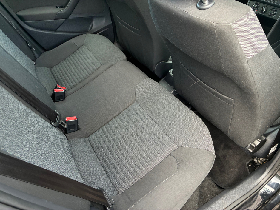 2013 Volkswagen Polo - image 12