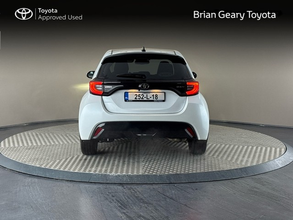 2025 Toyota Yaris HYBRID PLATINUM €31,950