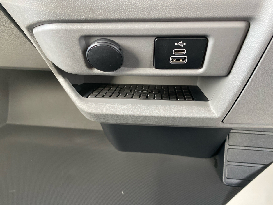 2026 Ford Transit Kombi Kombi 2.5 PHEV 232 BHP Automatic €60,500