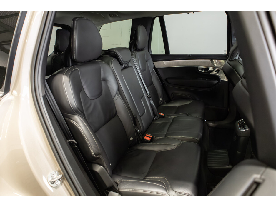 2025 Volvo XC90 - image 11