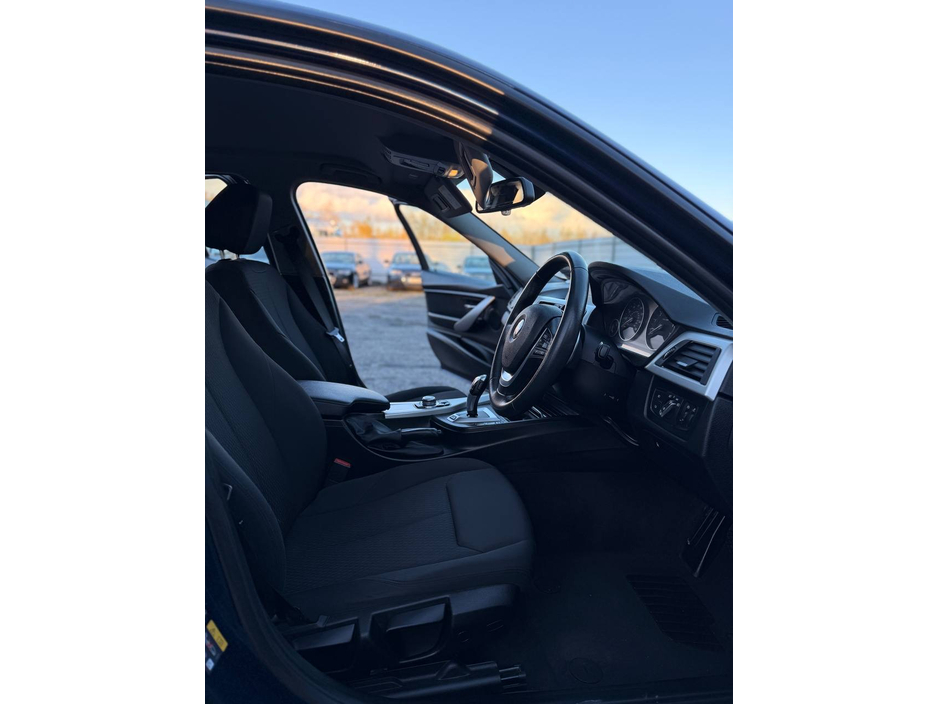 2017 BMW 3 Series - image 29