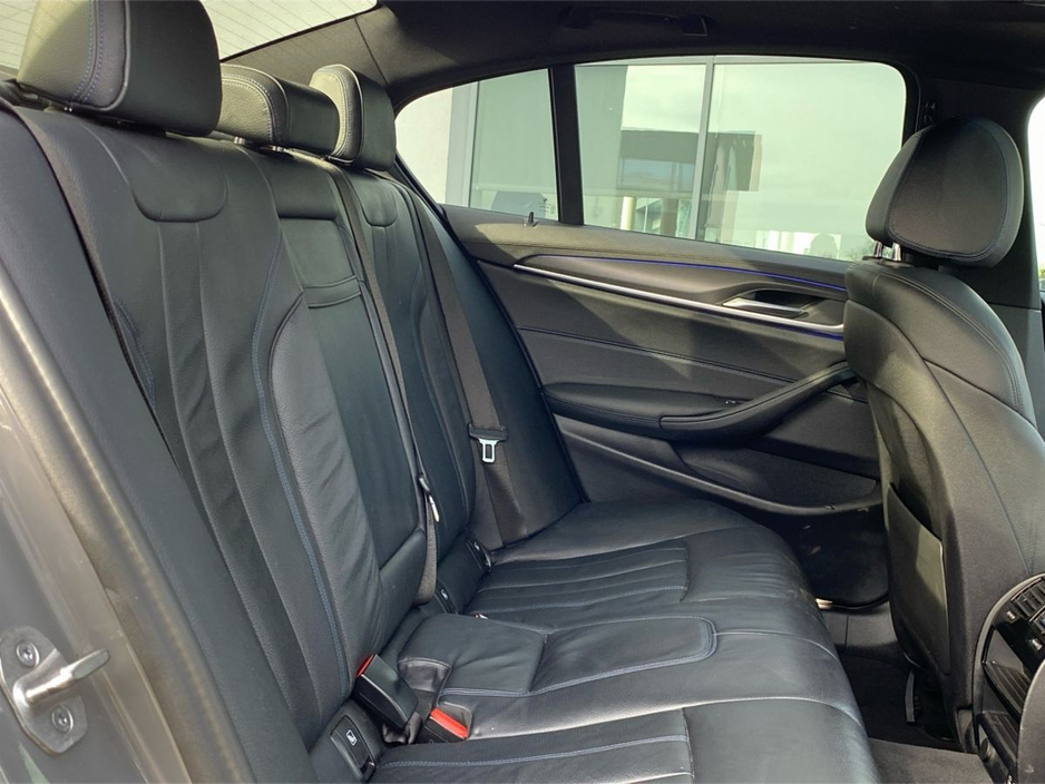 2022 BMW 5 Series - image 11