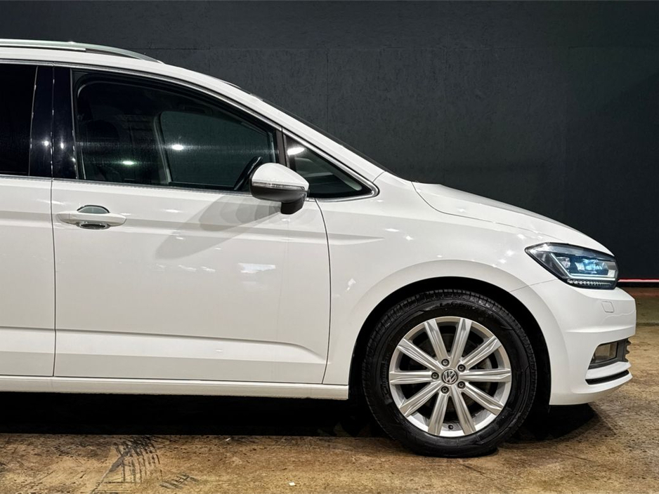 2017 Volkswagen Touran - image 11