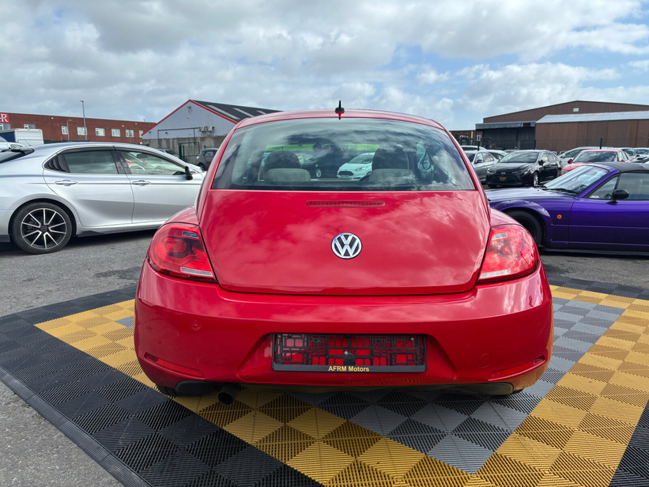 2013 Volkswagen Beetle - image 3