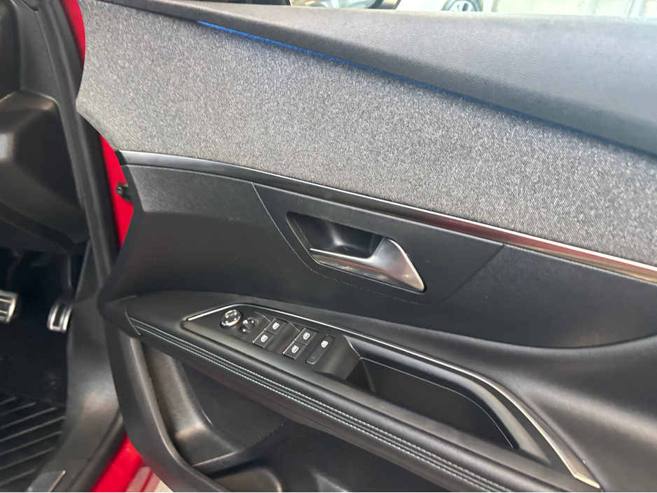 2023 Peugeot 3008 - image 5