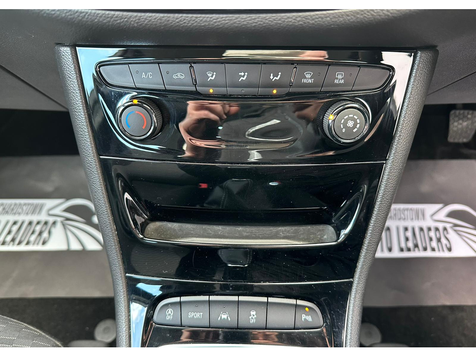 2018 Opel Astra - image 25