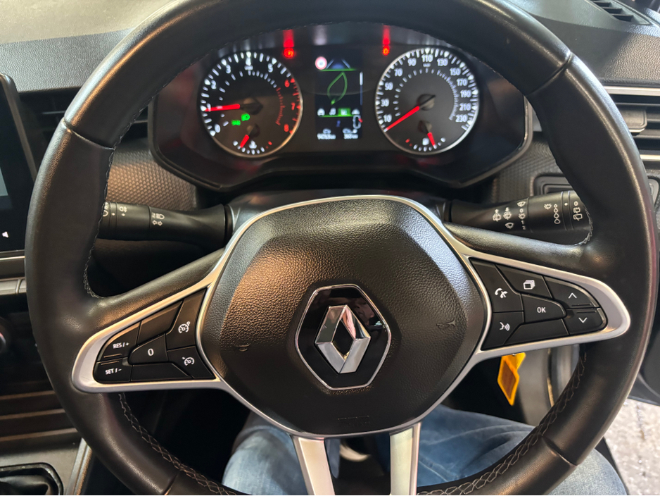 2022 Renault Clio - image 12
