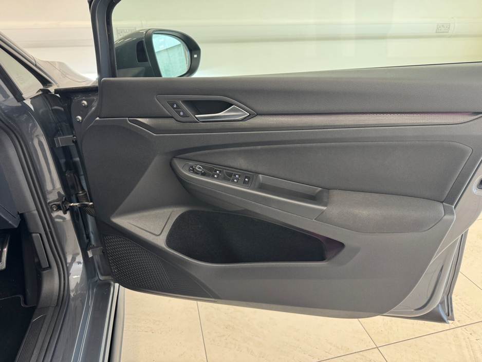 2021 Volkswagen Golf - image 19