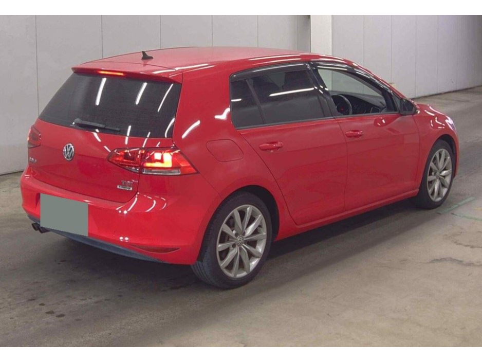 2015 Volkswagen Golf - image 3