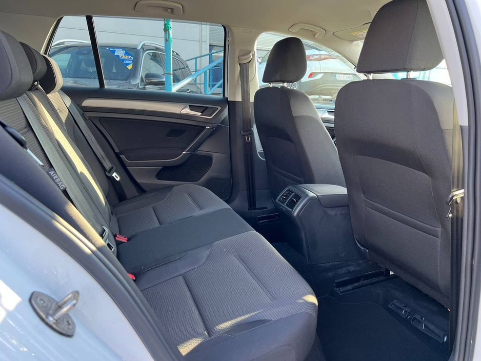 2015 Volkswagen Golf - image 8