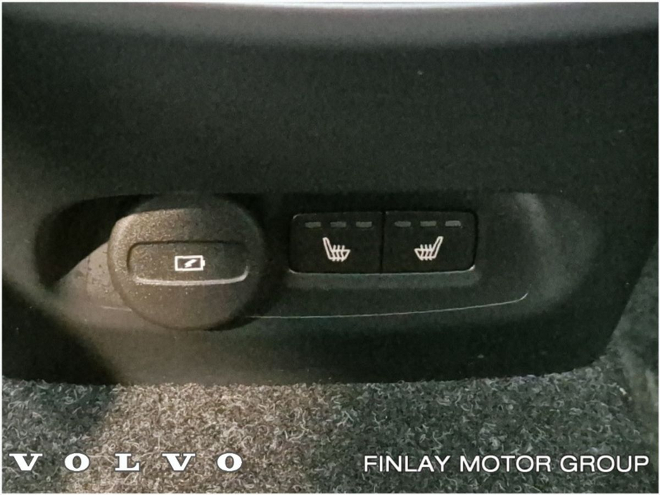 2023 Volvo XC40 BEV 231hp Ultimate 69kw Pan Roof , Heated Steering Wheel & Seats €36,950