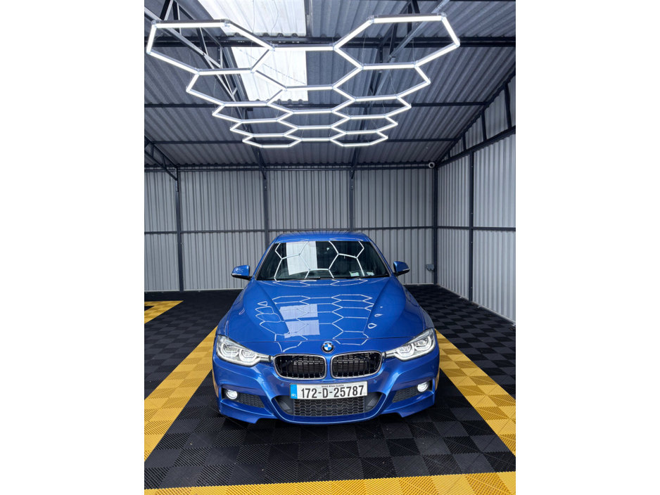 2017 BMW 3 Series - image 11