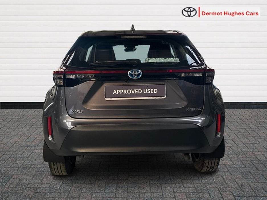 2024 Toyota Yaris Cross - image 4