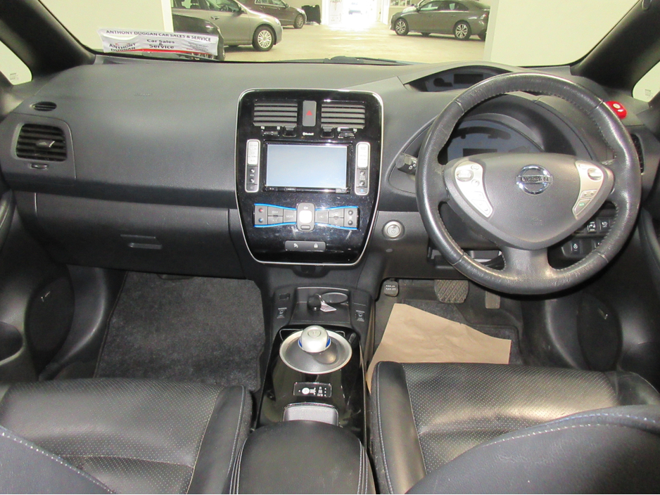 2015 Nissan Leaf - image 9