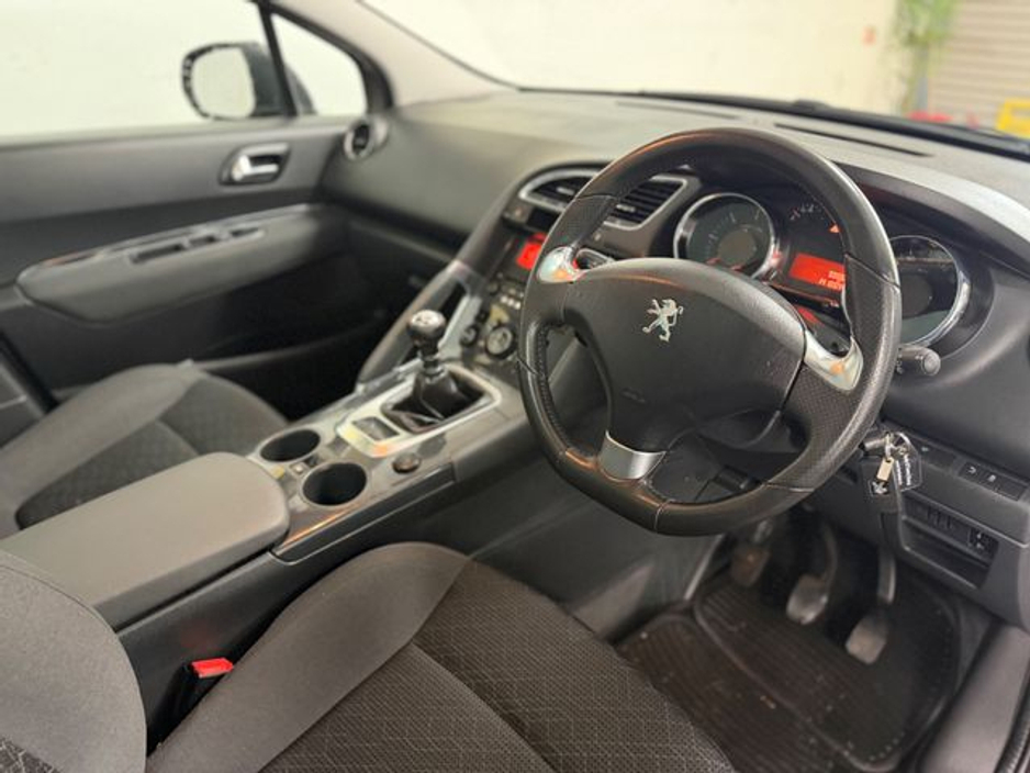 2016 Peugeot 3008 - image 7