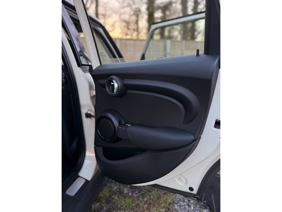 2015 MINI Hatch - image 33