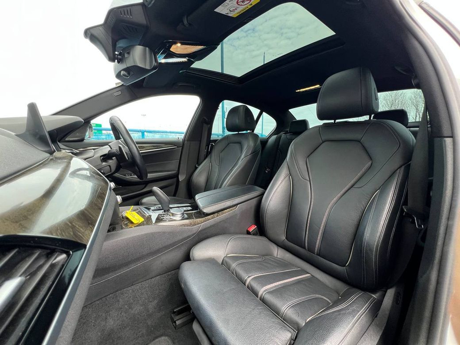 2018 BMW 5 Series - image 2