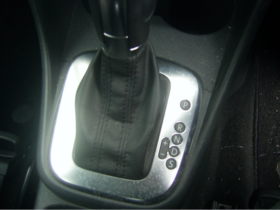 2014 Volkswagen Polo - image 5