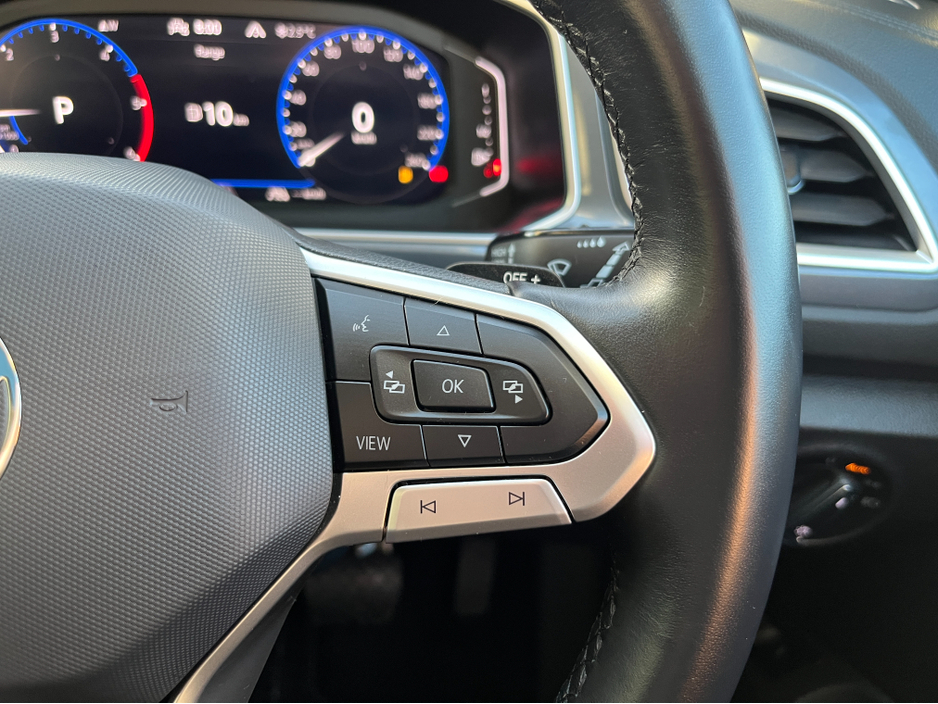 2023 Volkswagen T-Roc AUTOMATIC 2.0 DIESEL //MASSIVE SPEC//FULL LEATHER HEATED SEATS//PANORAMIC GLASS ROOF//LOW MILES// €31,950