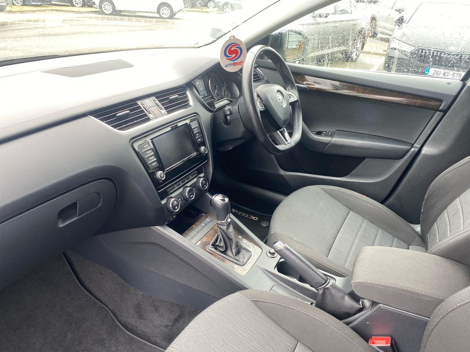 2017 Skoda Octavia - image 2