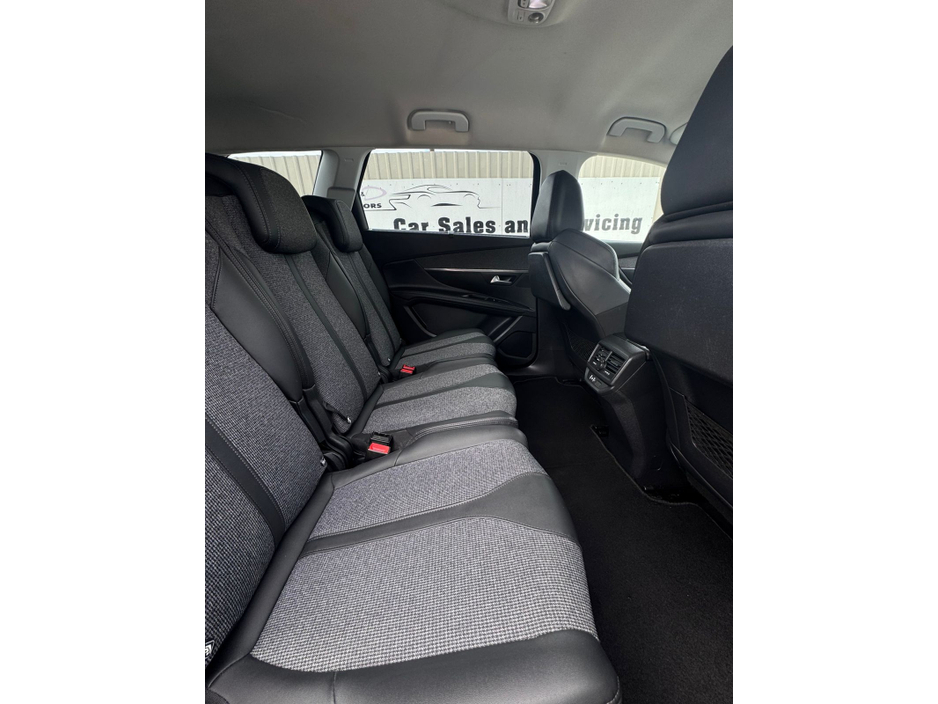2019 Peugeot 5008 - image 17