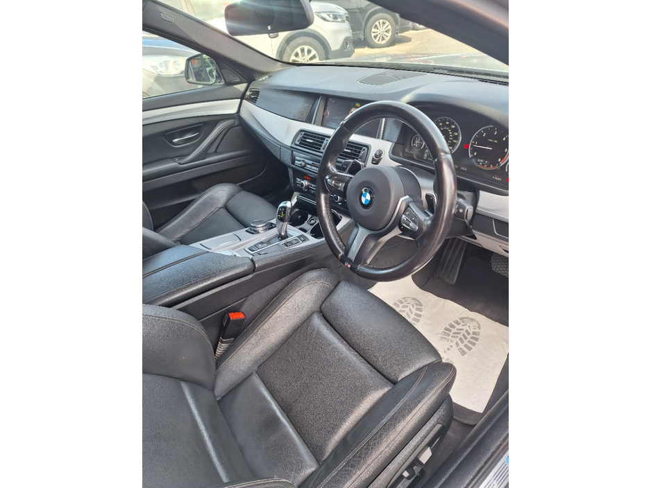 2016 BMW 5 Series - image 11