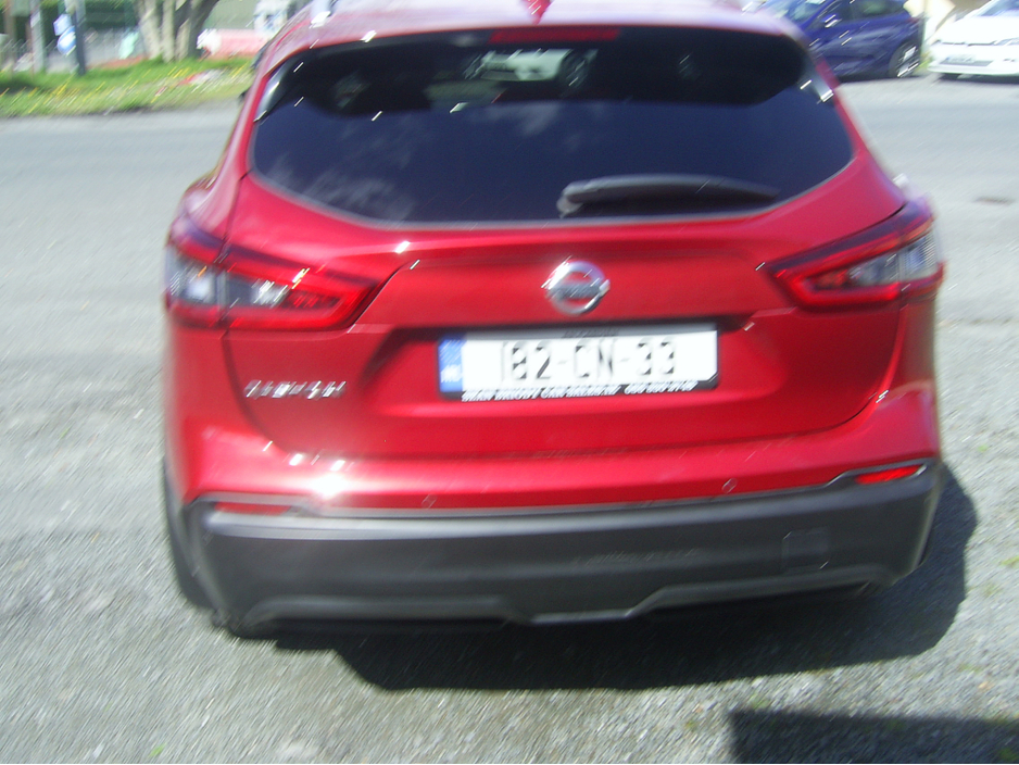 2018 Nissan Qashqai - image 2
