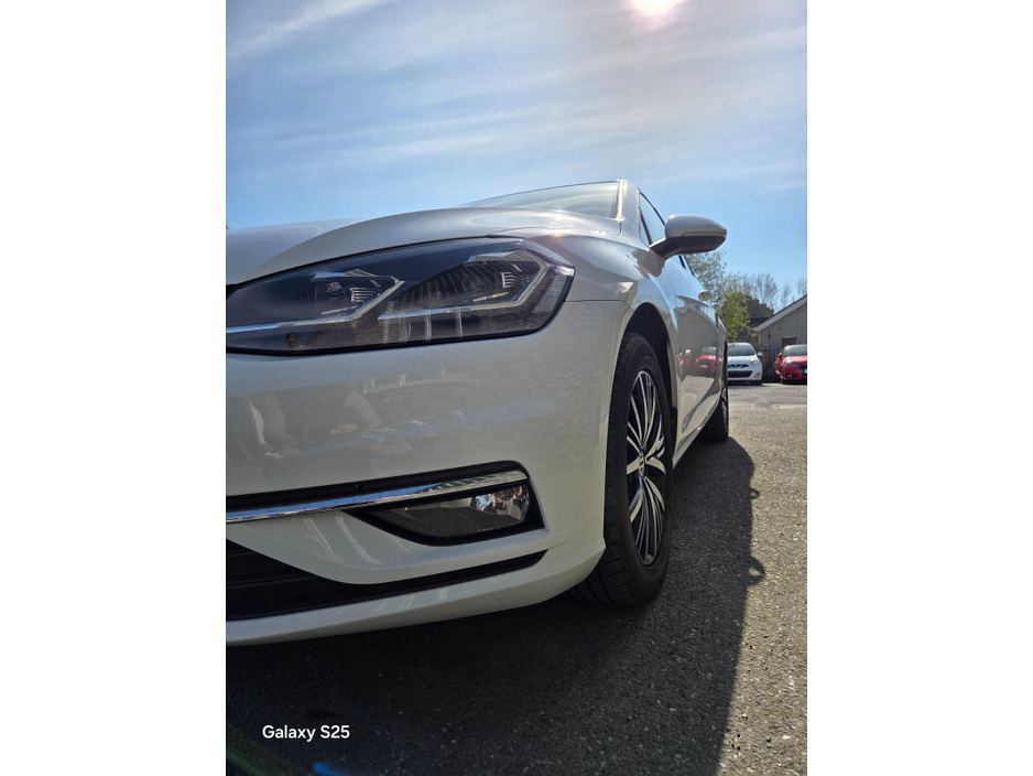 2017 Volkswagen Golf - image 5