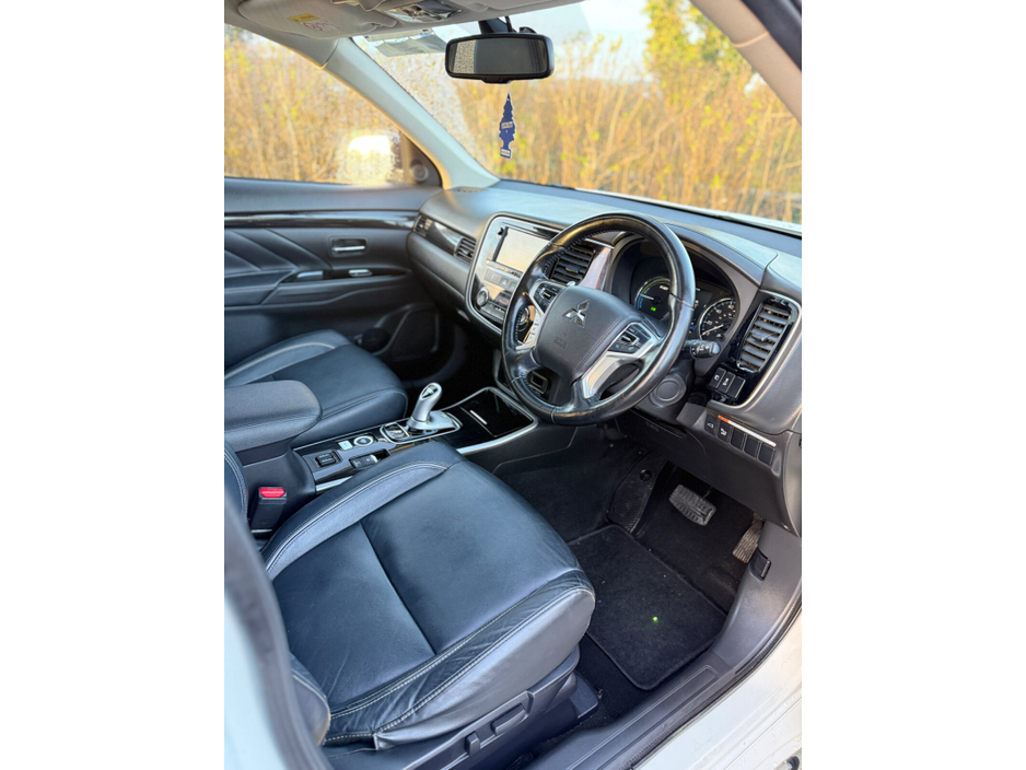 2017 Mitsubishi Outlander - image 6