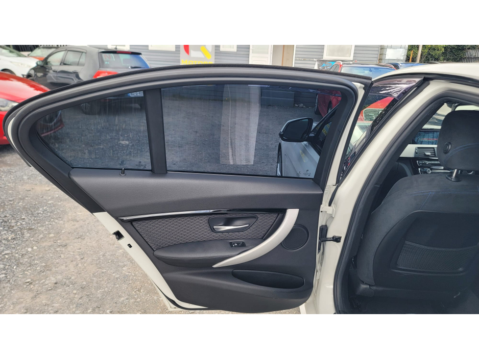 2016 BMW 3 Series - image 13