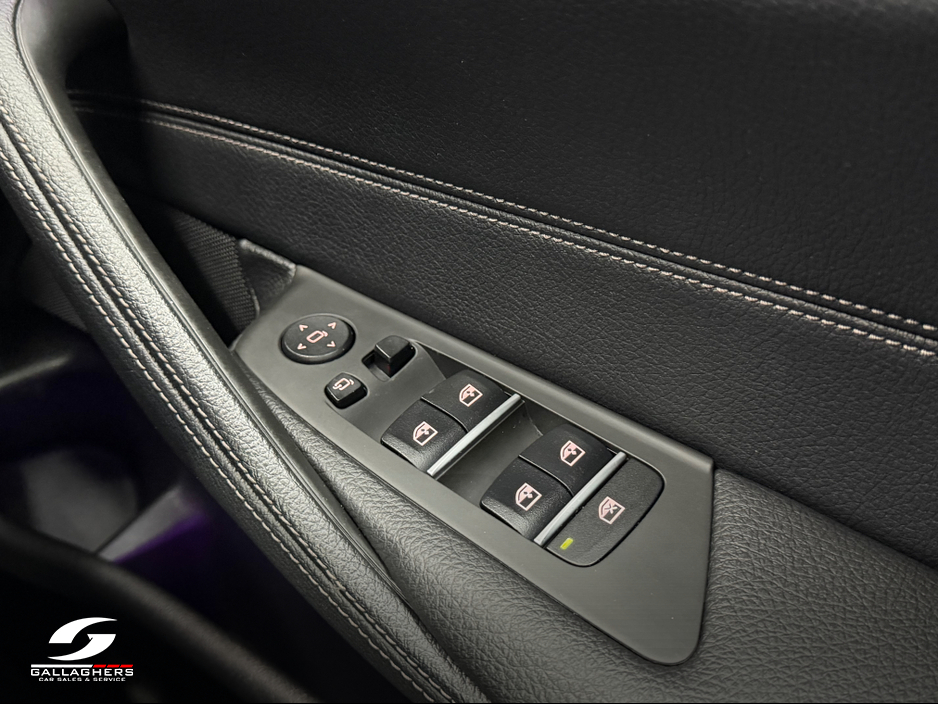 2022 BMW 5 Series - image 20