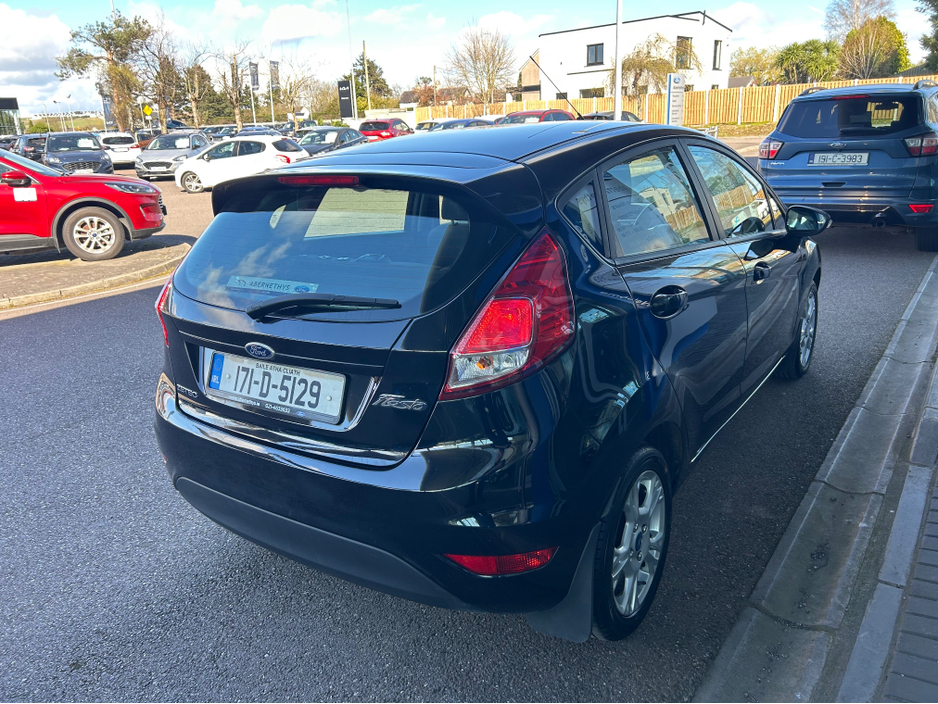 2017 Volkswagen Passat - image 7