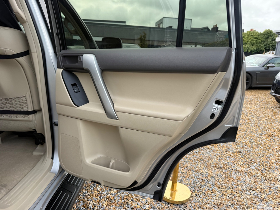 2020 Toyota Landcruiser - image 26