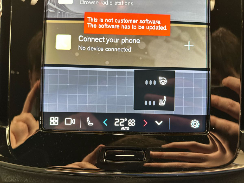 2026 Volvo EX40 - image 22