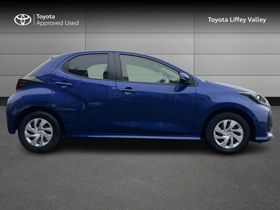 2021 Toyota Yaris - image 3